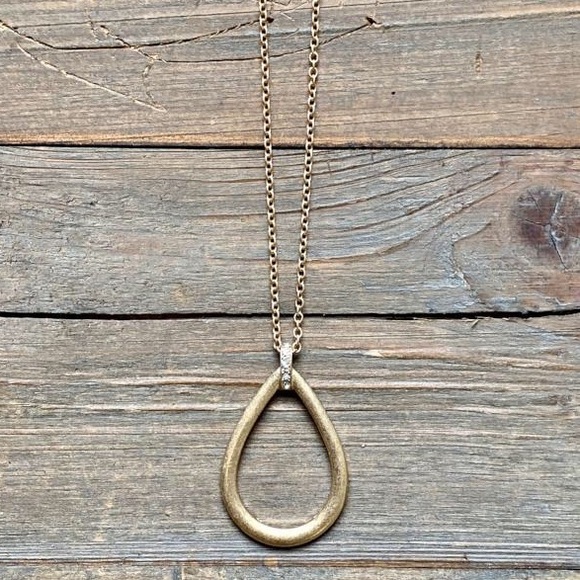 Matte Golden Teardrop Pendant with Crystal Accents Necklace!! GORGEOUS!! BNWT!! - Picture 2 of 3